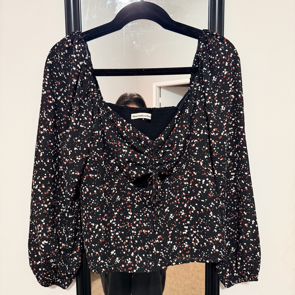Abercrombie Neutral Dotted Tops
